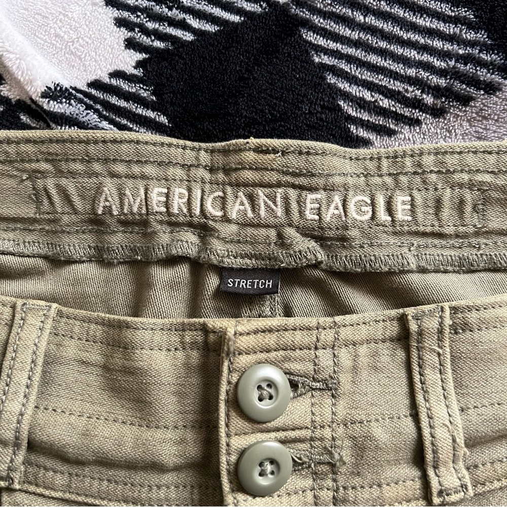 AE Stretch Baggy Mom Shorts in Olive, size 10 - AS NEW